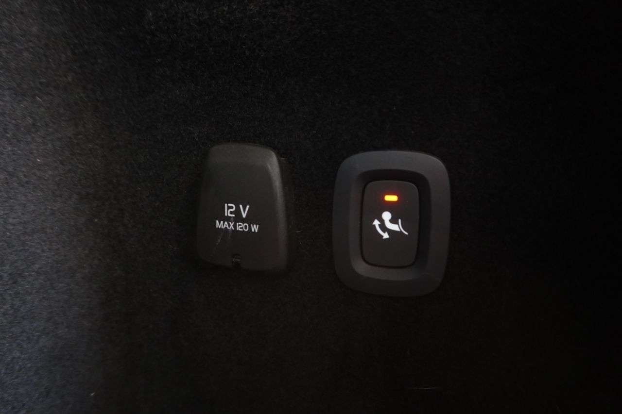 2021 VOLVO V60 2021 VOLVO V60