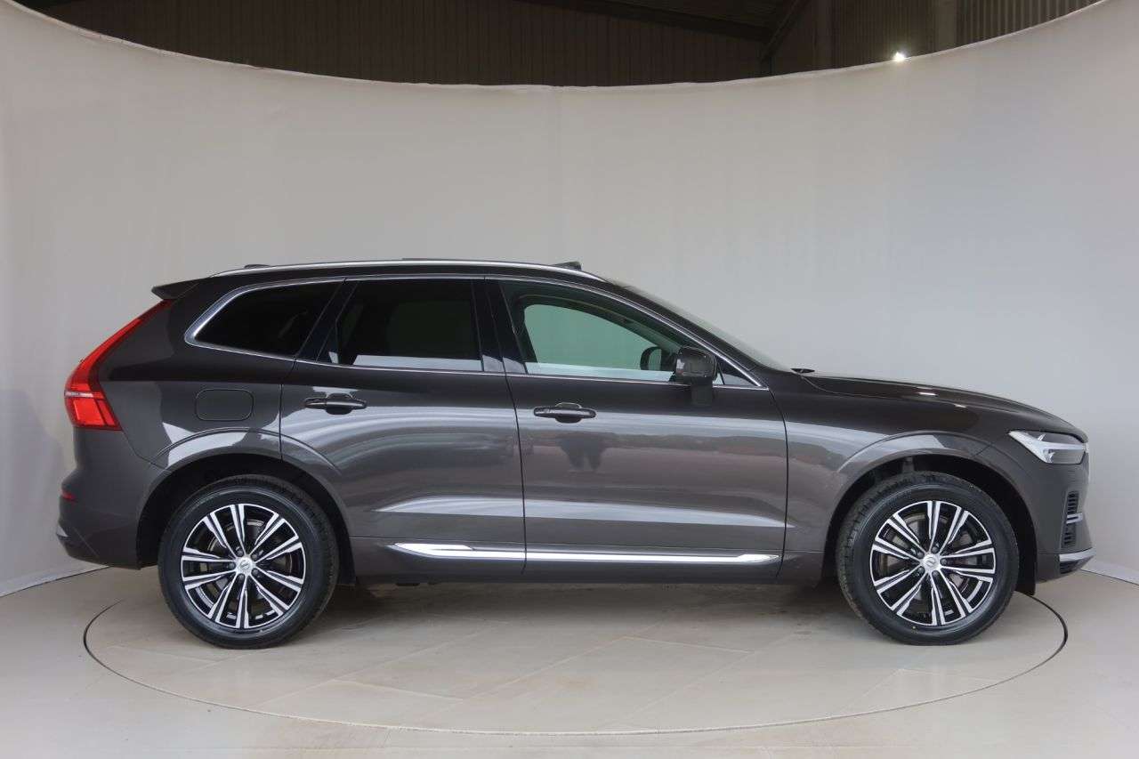 A 2021 VOLVO XC60 2.0h T6 Recharge 11.6kWh Inscription SUV 5dr Petrol Plug-in Hybrid Auto AWD A 2021 VOLVO XC60 2.0h T6 Recharge 11.6kWh Inscription SUV 5dr Petrol Plug-in Hybrid Auto AWD