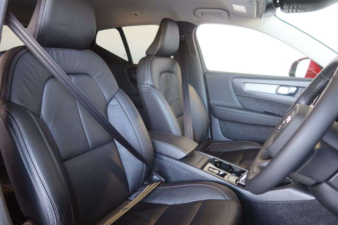 2022 VOLVO XC40 2022 VOLVO XC40