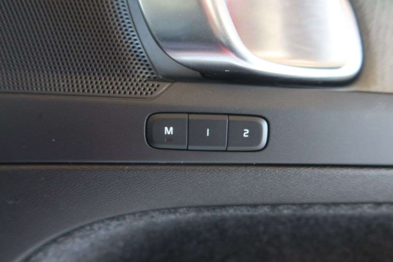 2022 VOLVO XC40 2022 VOLVO XC40