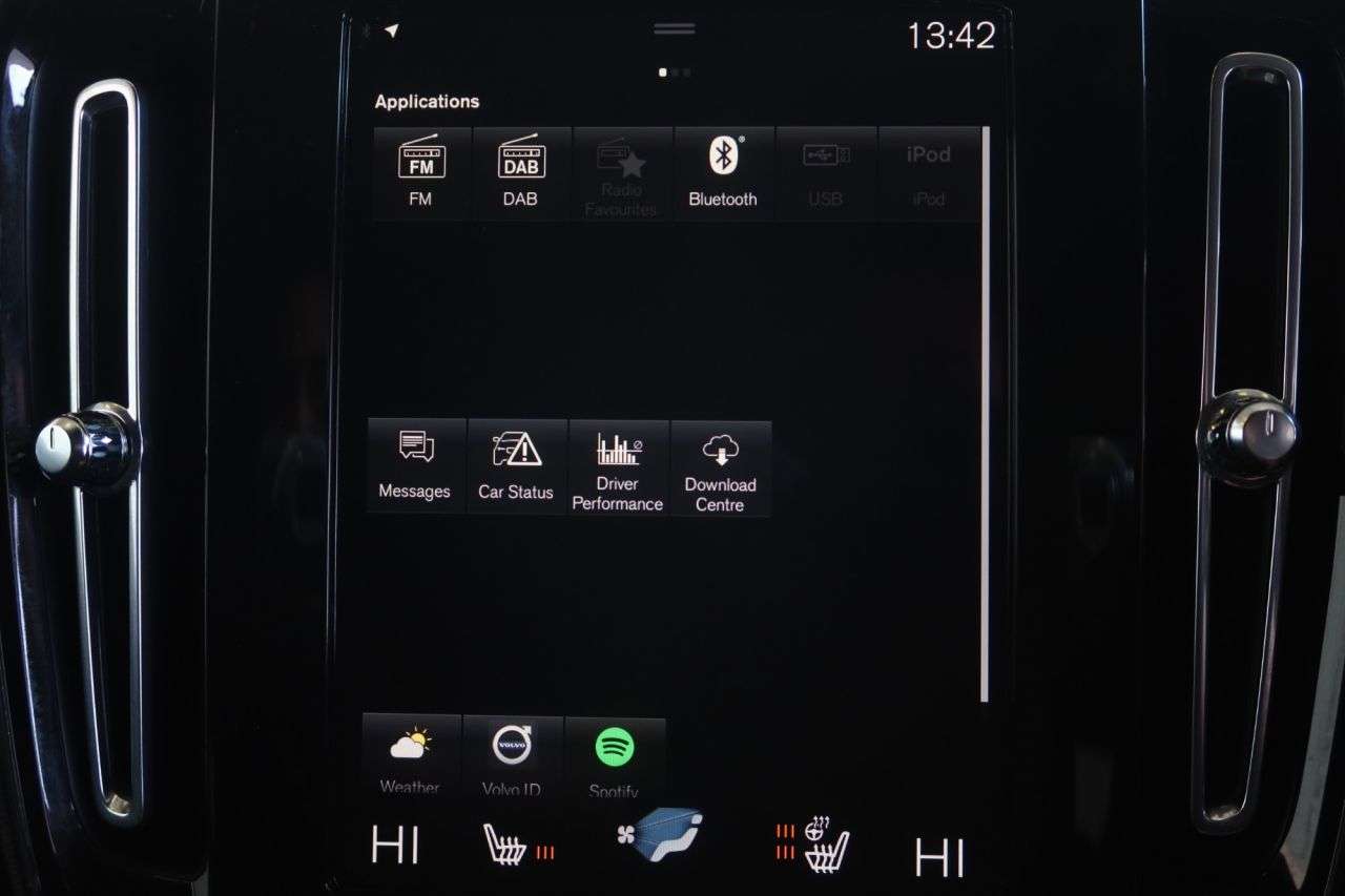 2022 VOLVO XC40 2022 VOLVO XC40