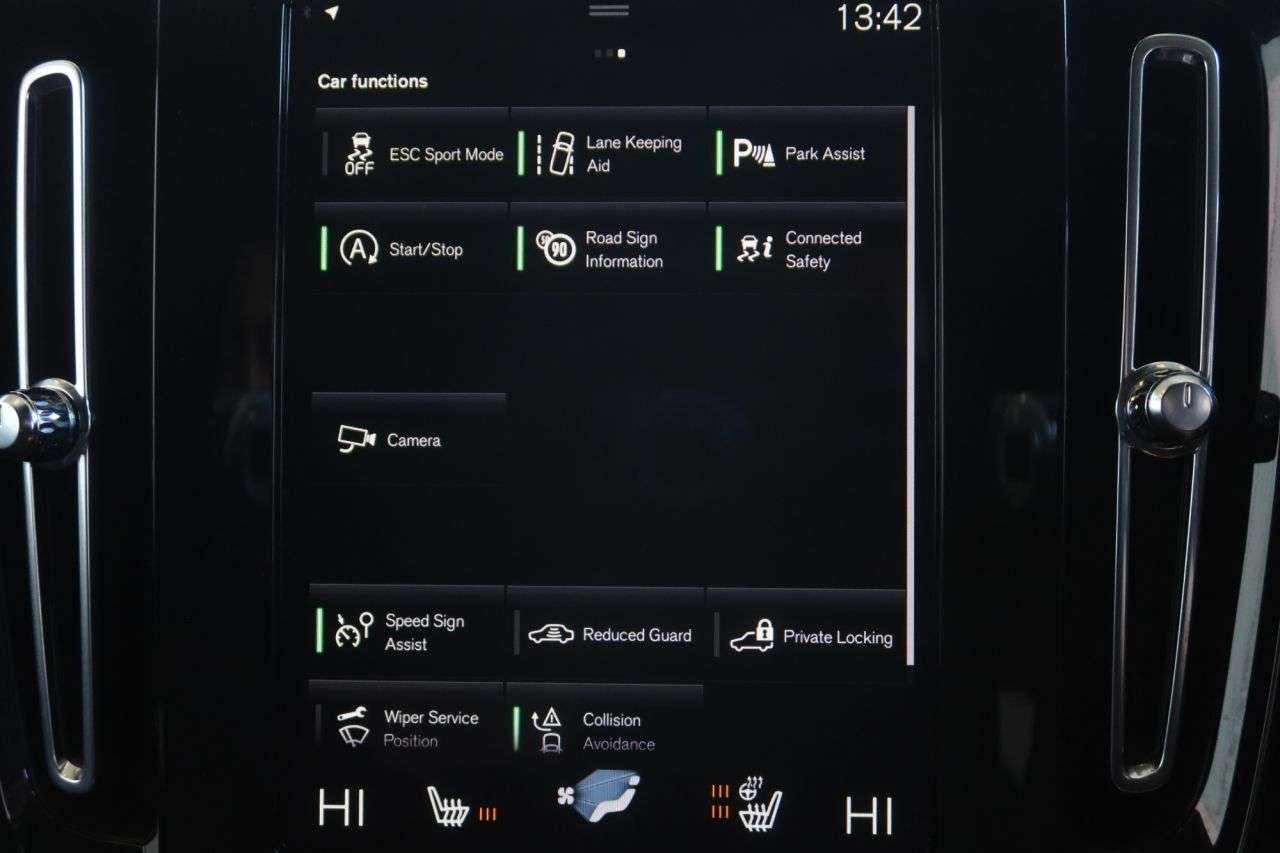 2022 VOLVO XC40 2022 VOLVO XC40