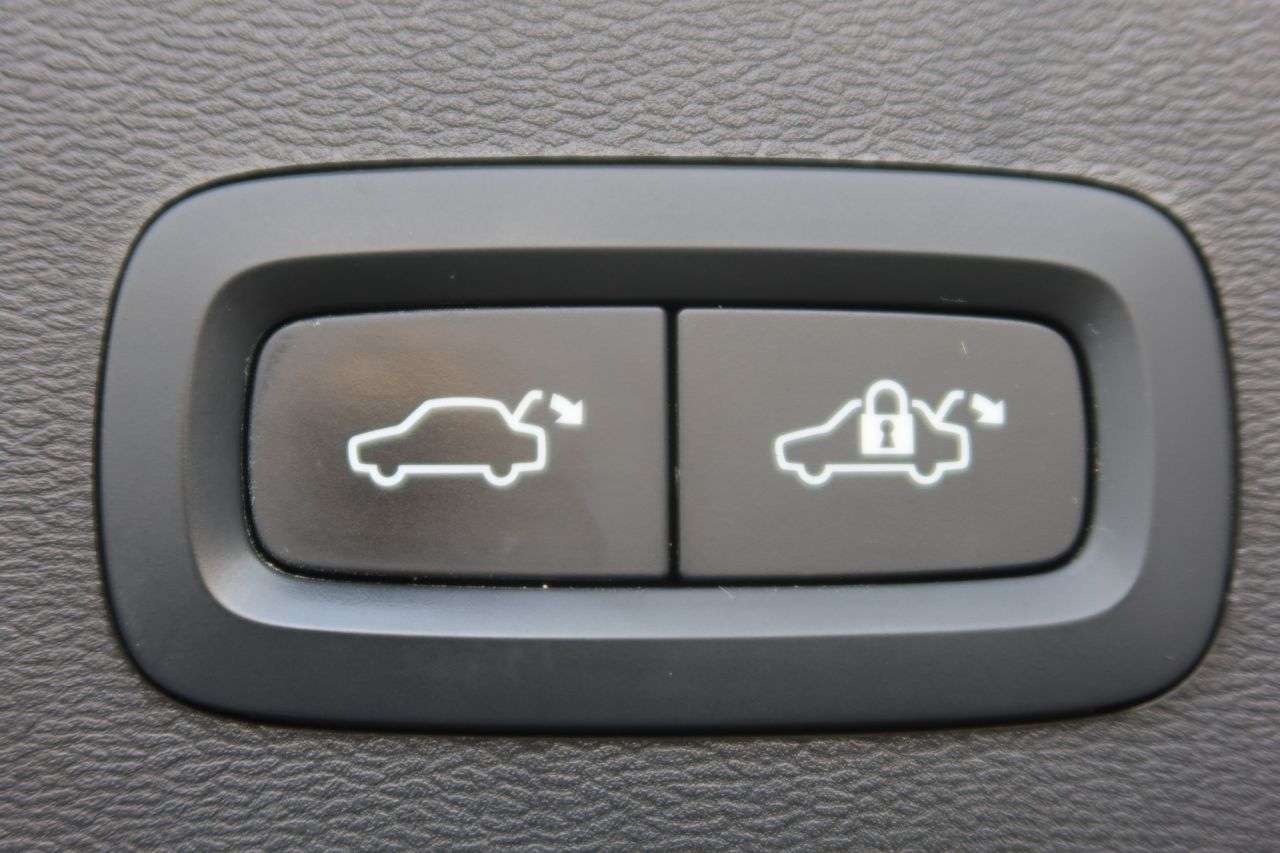 2021 VOLVO XC40 2021 VOLVO XC40