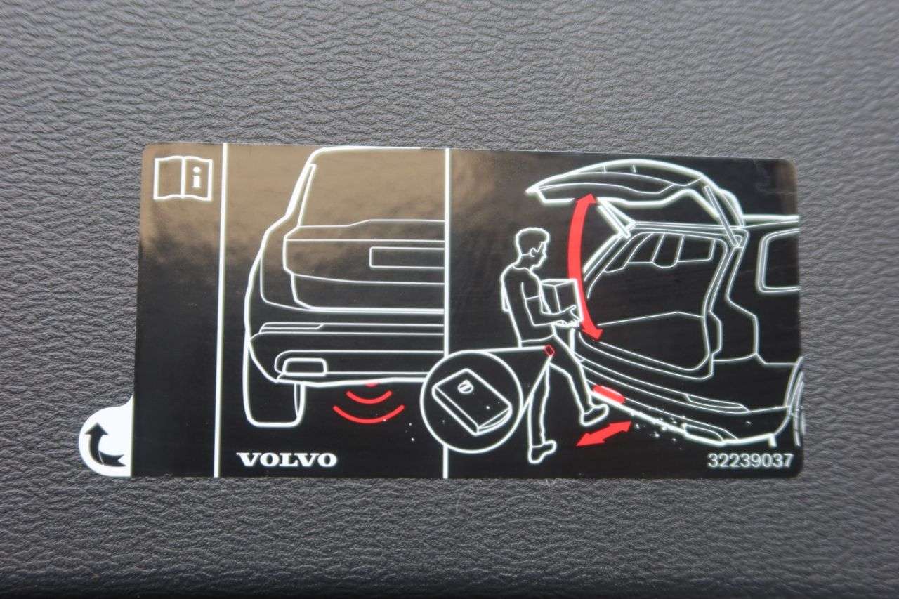 2021 VOLVO XC40 2021 VOLVO XC40