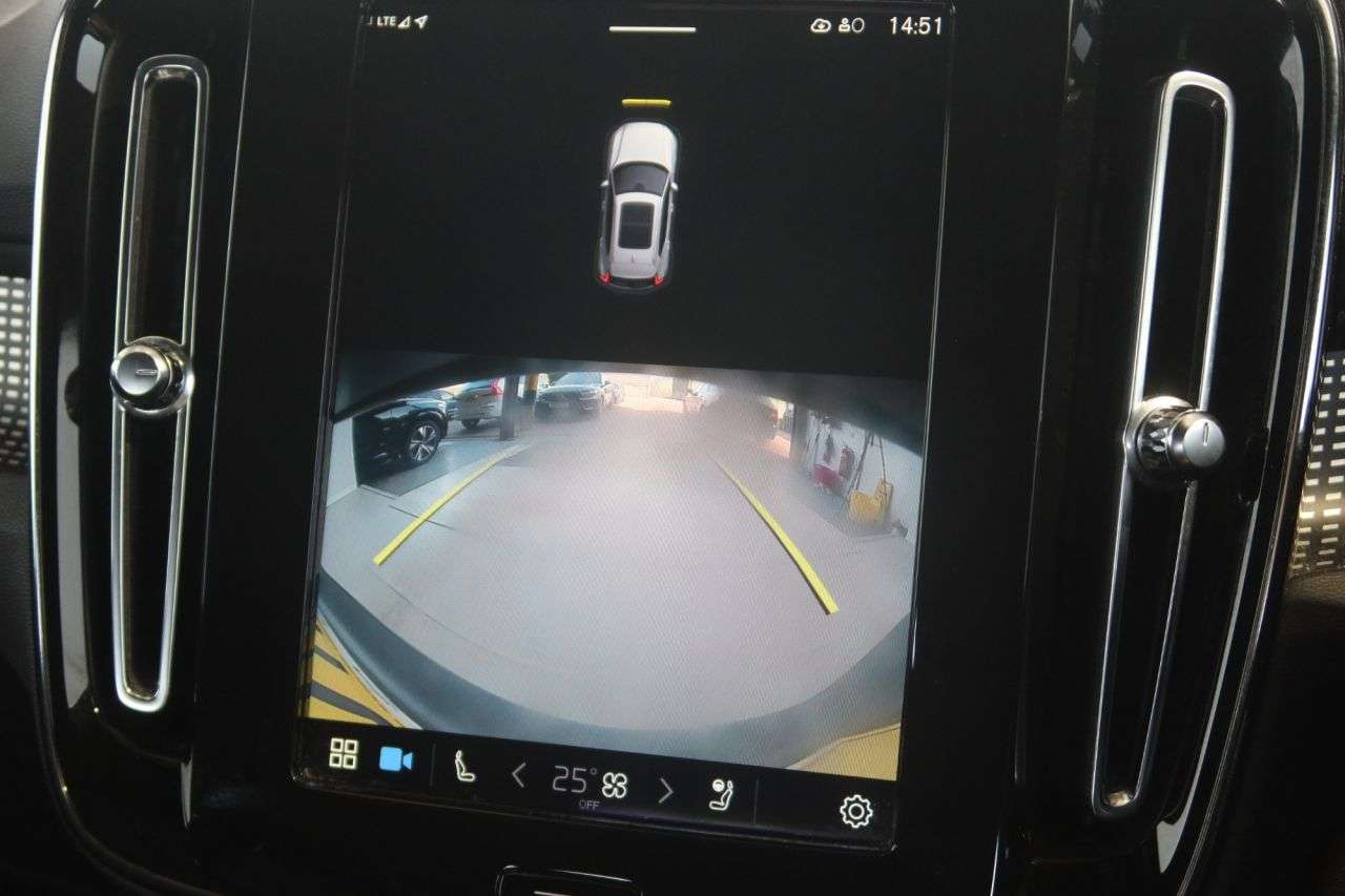 2021 VOLVO XC40 2021 VOLVO XC40