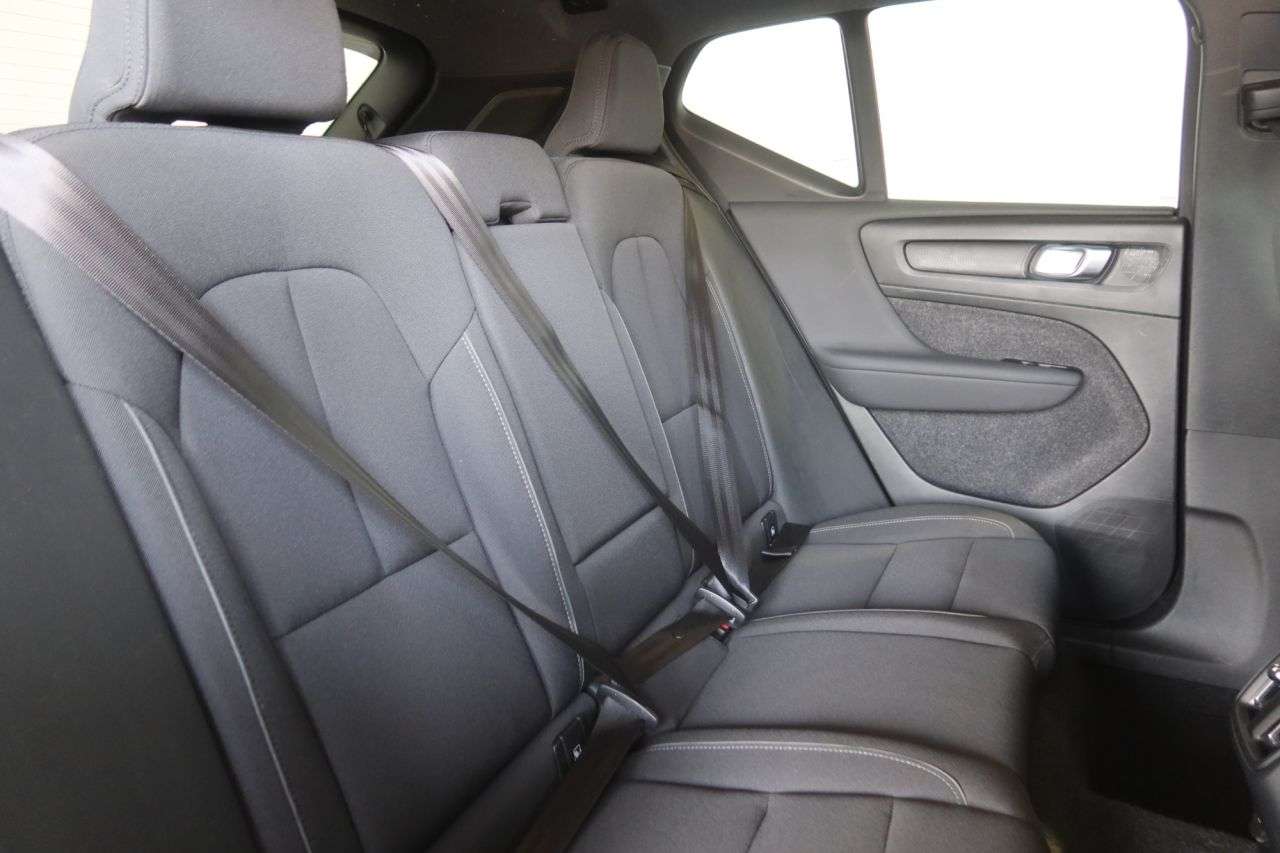 2021 VOLVO XC40 2021 VOLVO XC40