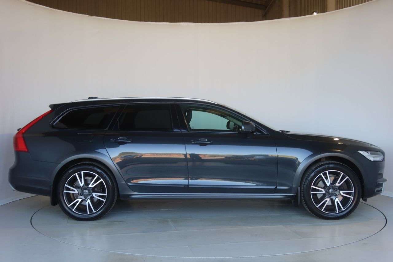 A 2020 VOLVO V90 CROSS COUNTRY 2.0 D4 Plus Estate 5dr Diesel Auto AWD Euro 6 (s/s) (190 ps) APPLE CAR PLAY A 2020 VOLVO V90 CROSS COUNTRY 2.0 D4 Plus Estate 5dr Diesel Auto AWD Euro 6 (s/s) (190 ps) APPLE CAR PLAY