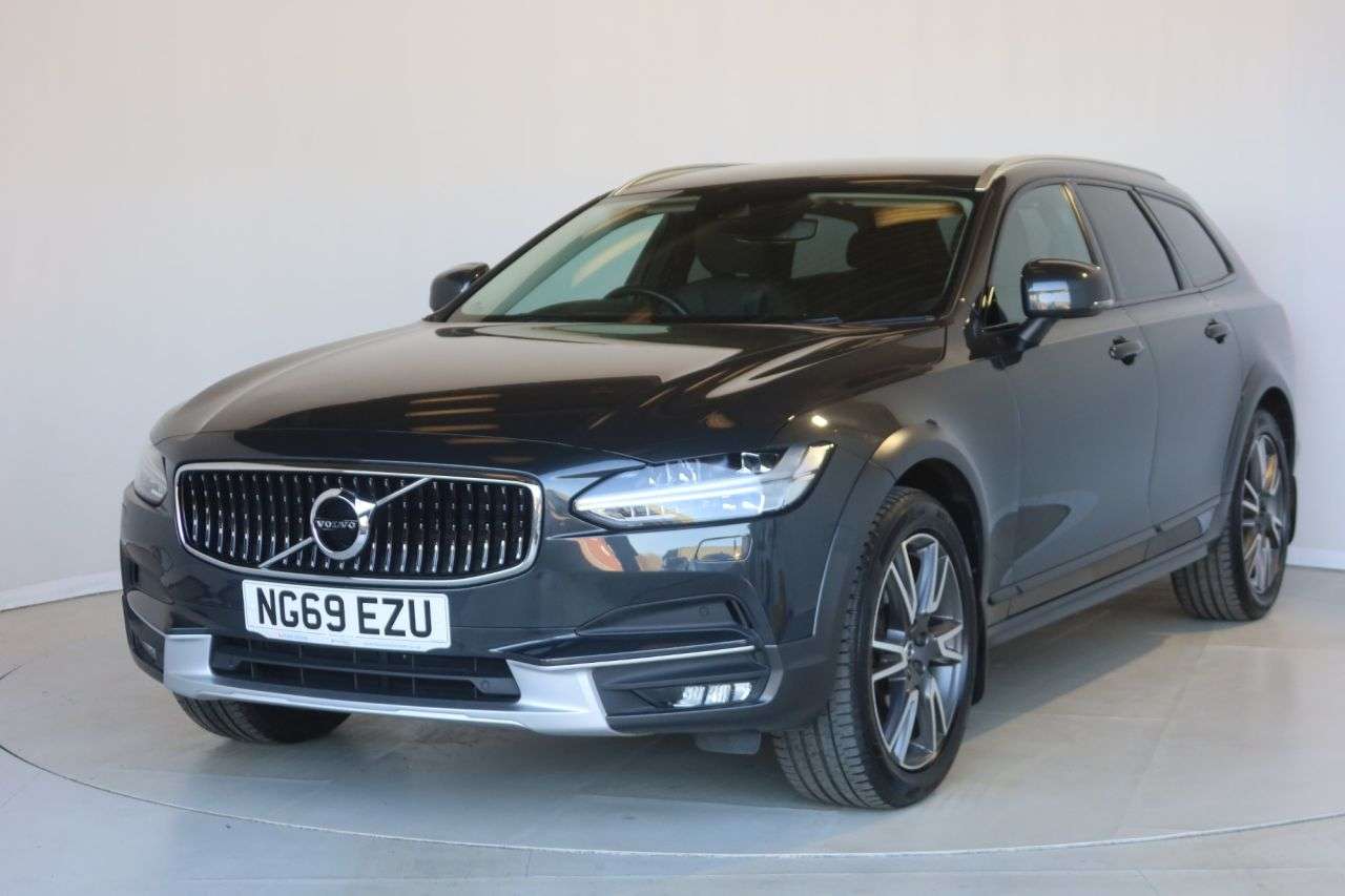 A 2020 VOLVO V90 CROSS COUNTRY 2.0 D4 Plus Estate 5dr Diesel Auto AWD Euro 6 (s/s) (190 ps) APPLE CAR PLAY A 2020 VOLVO V90 CROSS COUNTRY 2.0 D4 Plus Estate 5dr Diesel Auto AWD Euro 6 (s/s) (190 ps) APPLE CAR PLAY