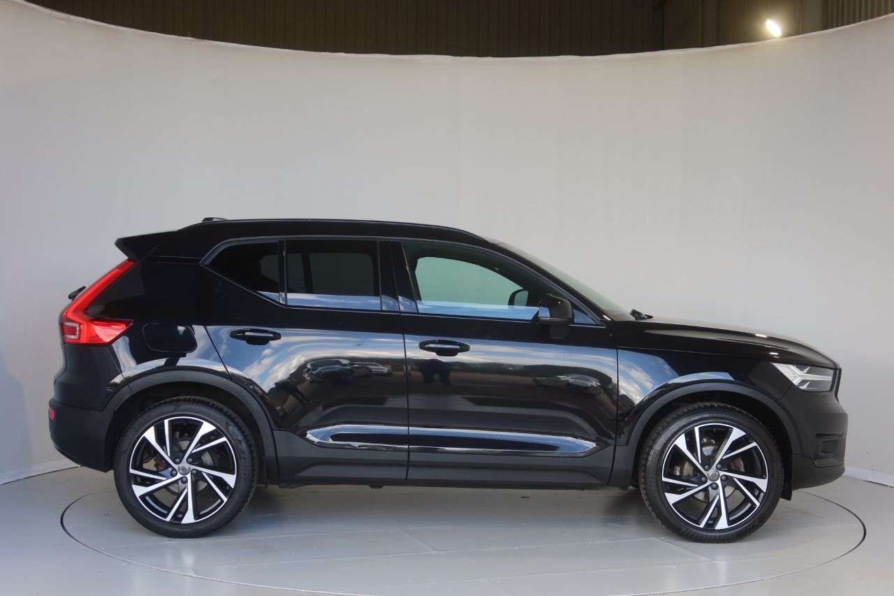 A 2021 VOLVO XC40 1.5 T3 R-Design Pro SUV 5dr Petrol Manual Euro 6 (s/s) (163 ps) FULL SERVIC A 2021 VOLVO XC40 1.5 T3 R-Design Pro SUV 5dr Petrol Manual Euro 6 (s/s) (163 ps) FULL SERVIC