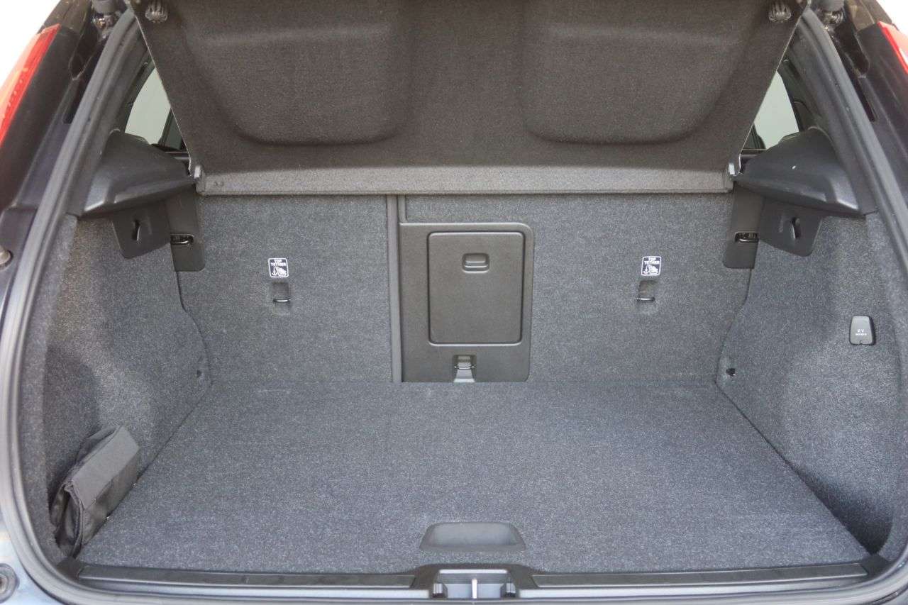 2021 VOLVO XC40 2021 VOLVO XC40