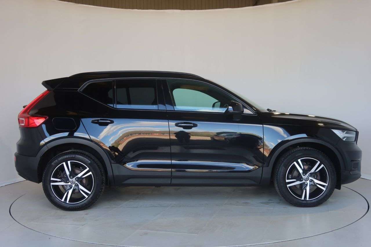 A 2021 VOLVO XC40 1.5 T3 R-Design SUV 5dr Petrol Manual Euro 6 (s/s) (163 ps) HEATED STEERING A 2021 VOLVO XC40 1.5 T3 R-Design SUV 5dr Petrol Manual Euro 6 (s/s) (163 ps) HEATED STEERING