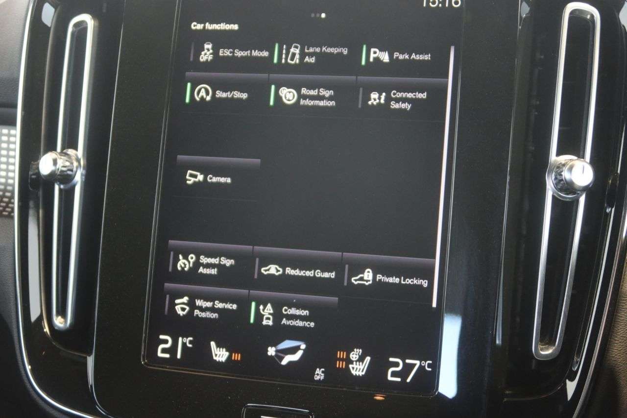 2021 VOLVO XC40 2021 VOLVO XC40