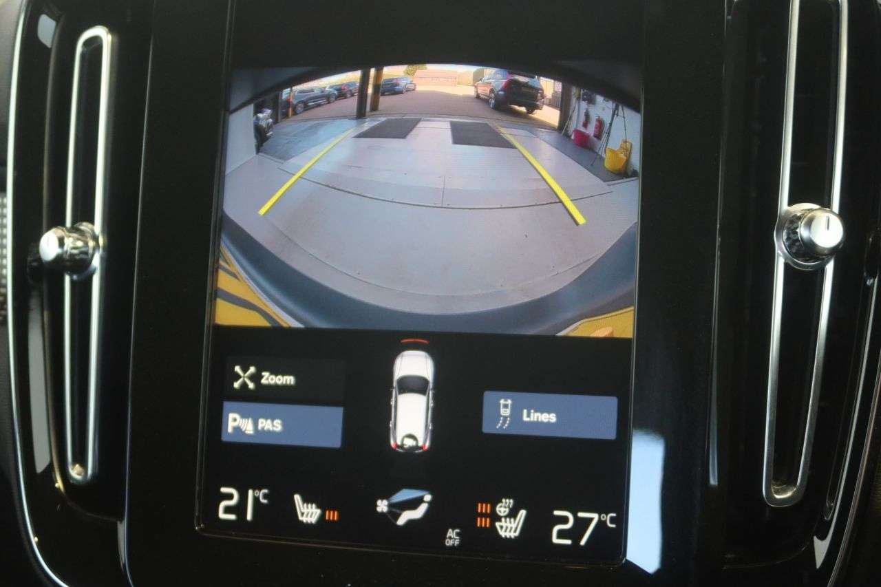 2021 VOLVO XC40 2021 VOLVO XC40