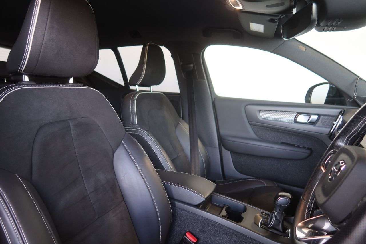 2021 VOLVO XC40 2021 VOLVO XC40