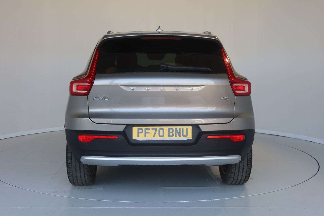 2021 VOLVO XC40 2021 VOLVO XC40