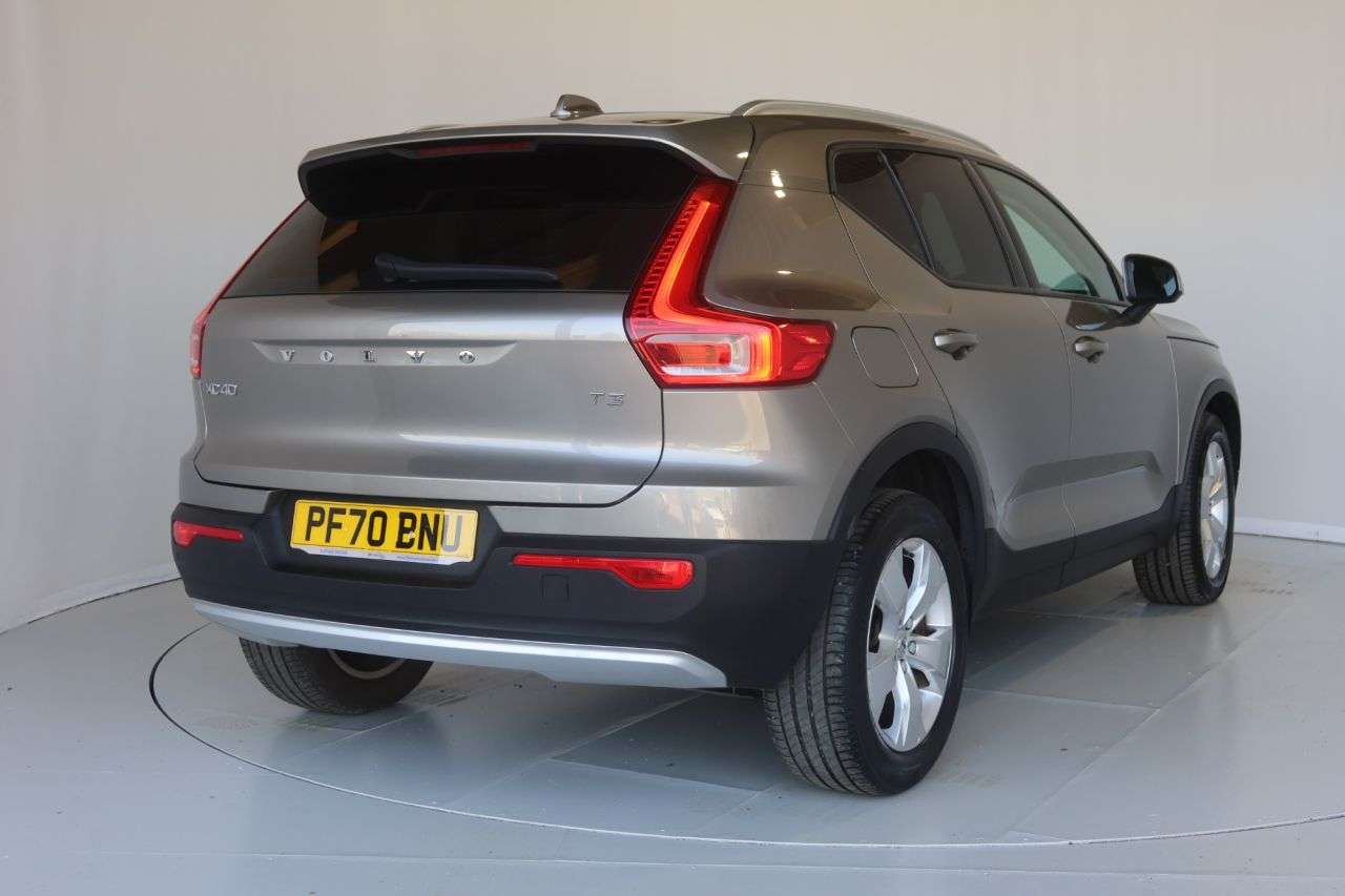 2021 VOLVO XC40 2021 VOLVO XC40