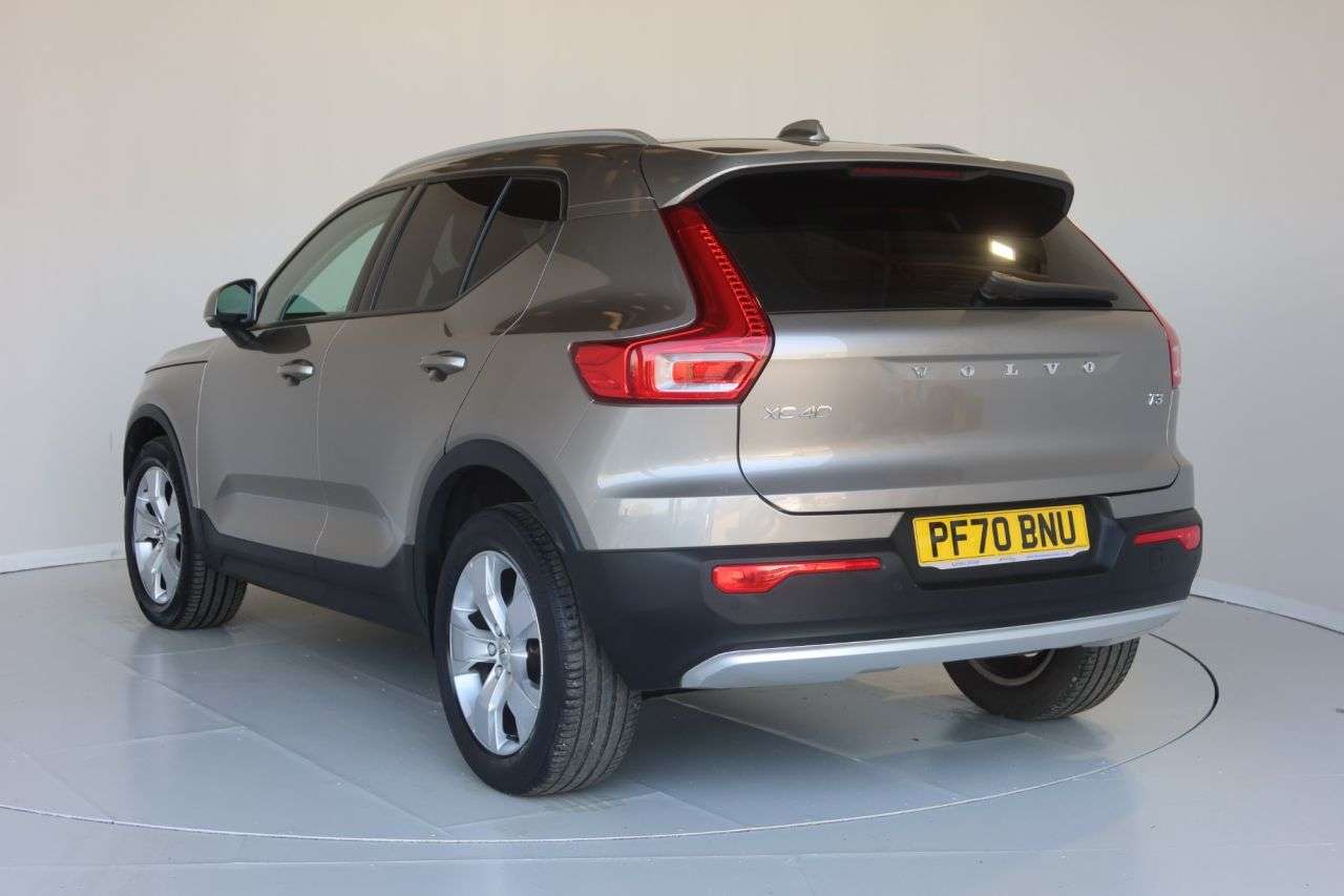 2021 VOLVO XC40 2021 VOLVO XC40