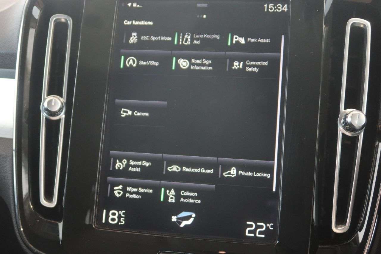 2021 VOLVO XC40 2021 VOLVO XC40