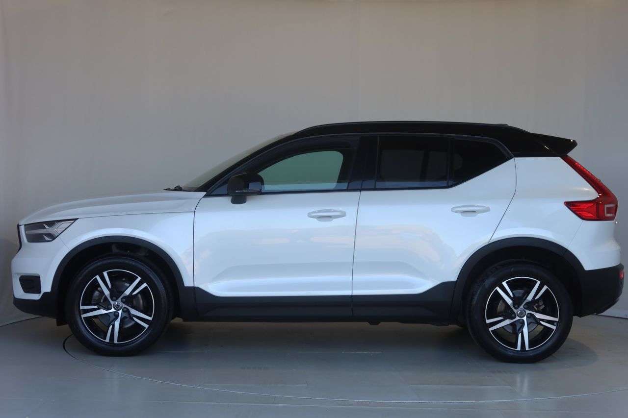 2021 VOLVO XC40 2021 VOLVO XC40