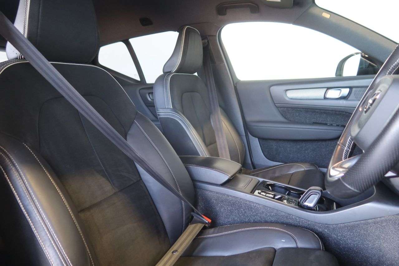2021 VOLVO XC40 2021 VOLVO XC40