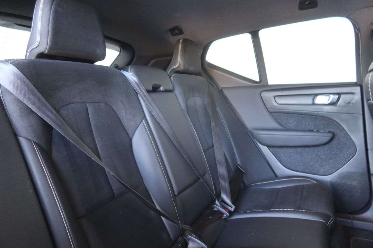 2021 VOLVO XC40 2021 VOLVO XC40