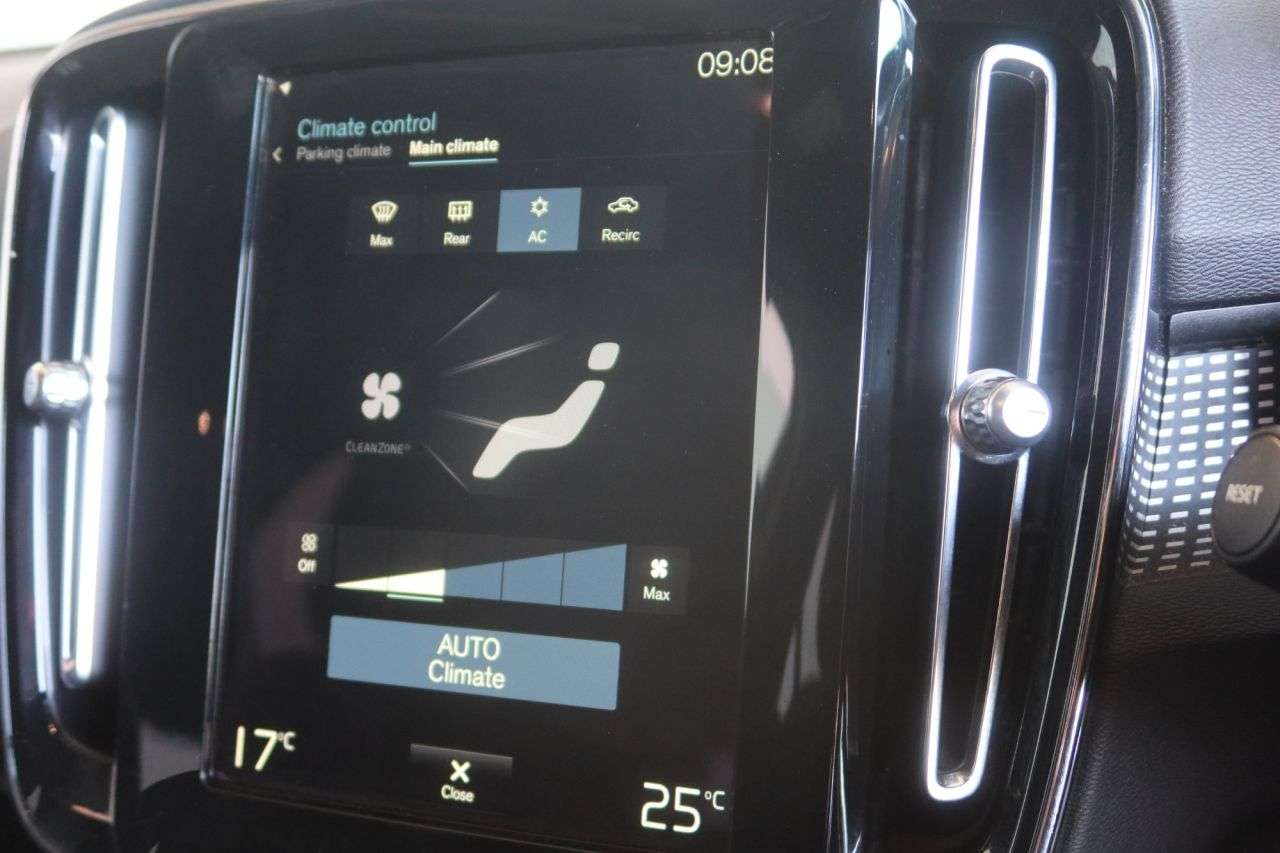 2021 VOLVO XC40 2021 VOLVO XC40