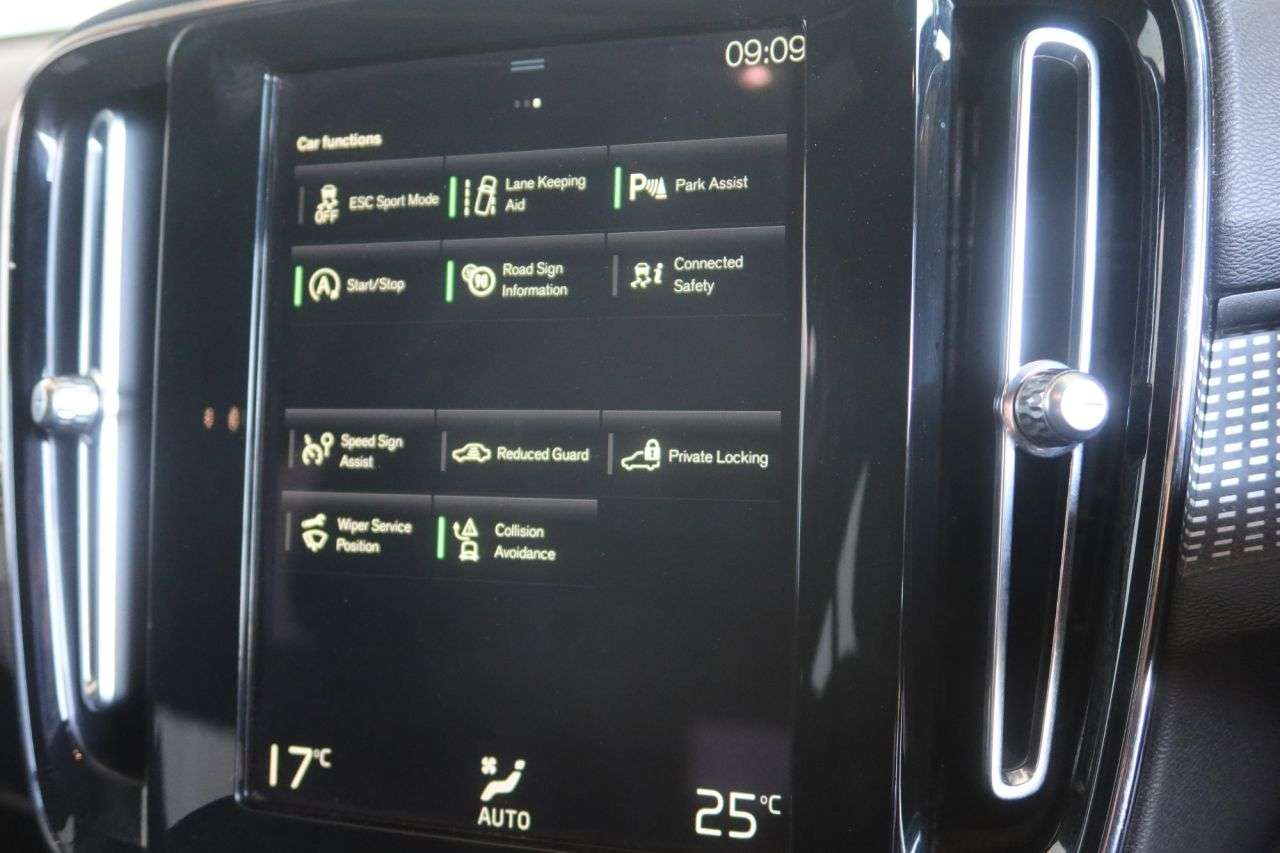 2021 VOLVO XC40 2021 VOLVO XC40