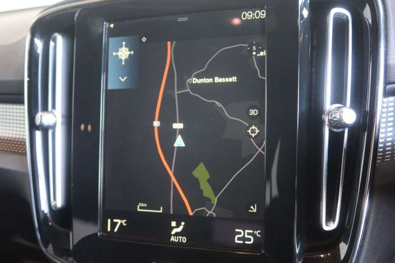 2021 VOLVO XC40 2021 VOLVO XC40