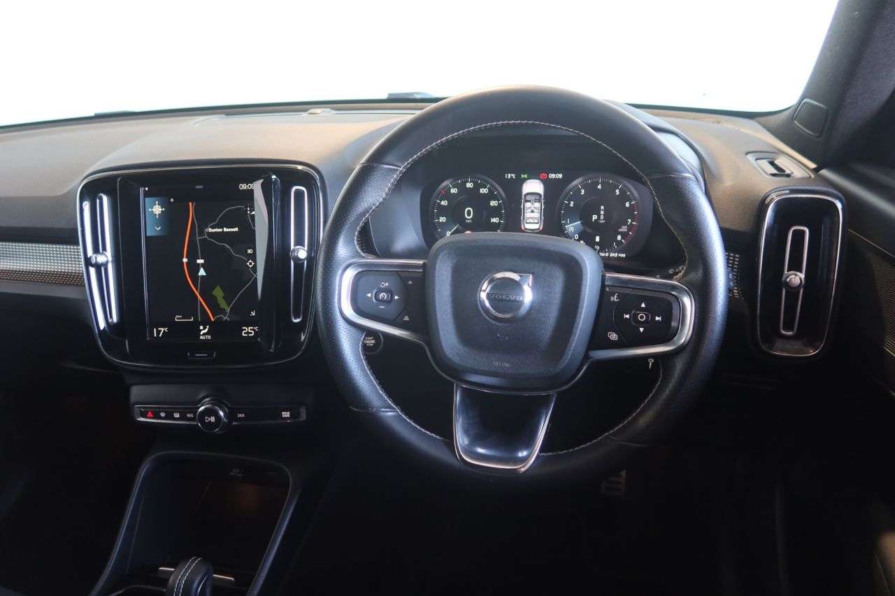 2021 VOLVO XC40 2021 VOLVO XC40