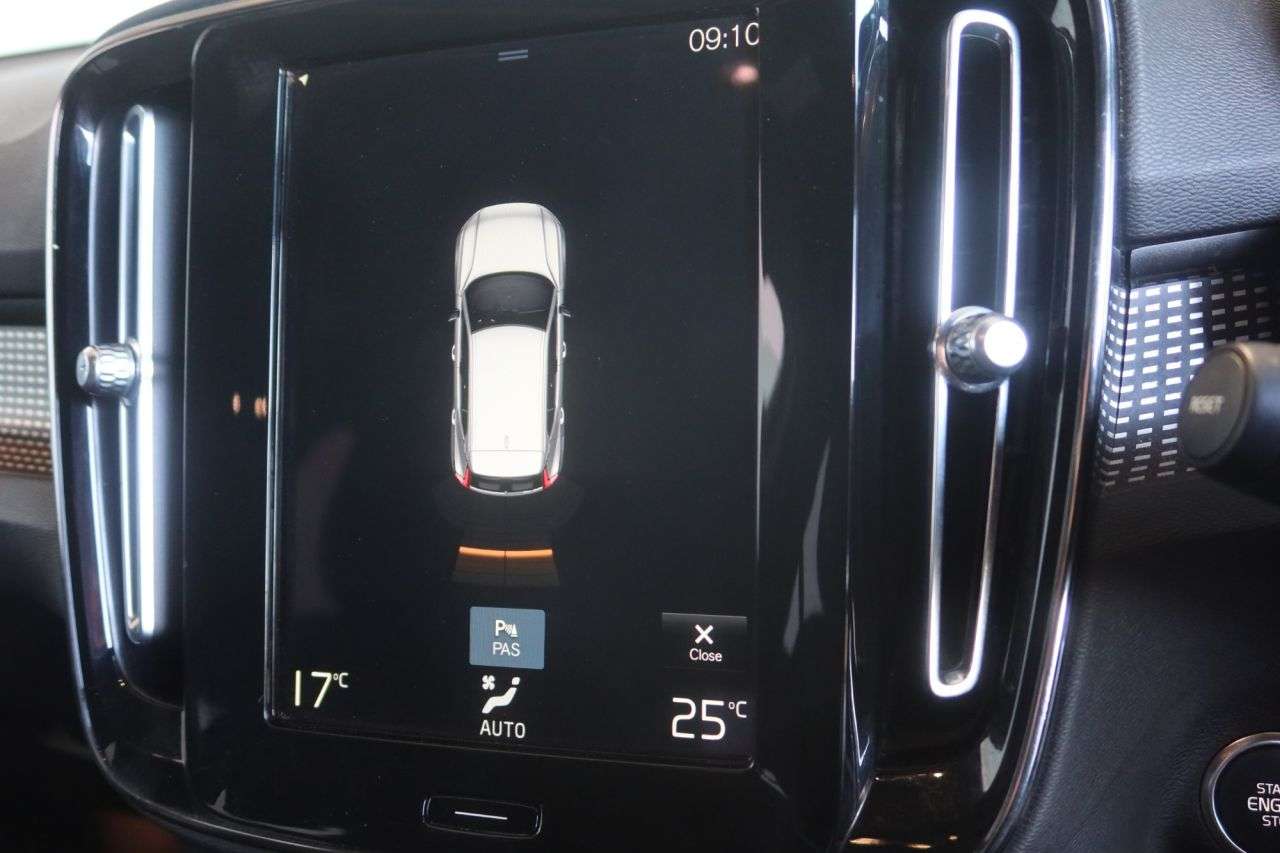 2021 VOLVO XC40 2021 VOLVO XC40