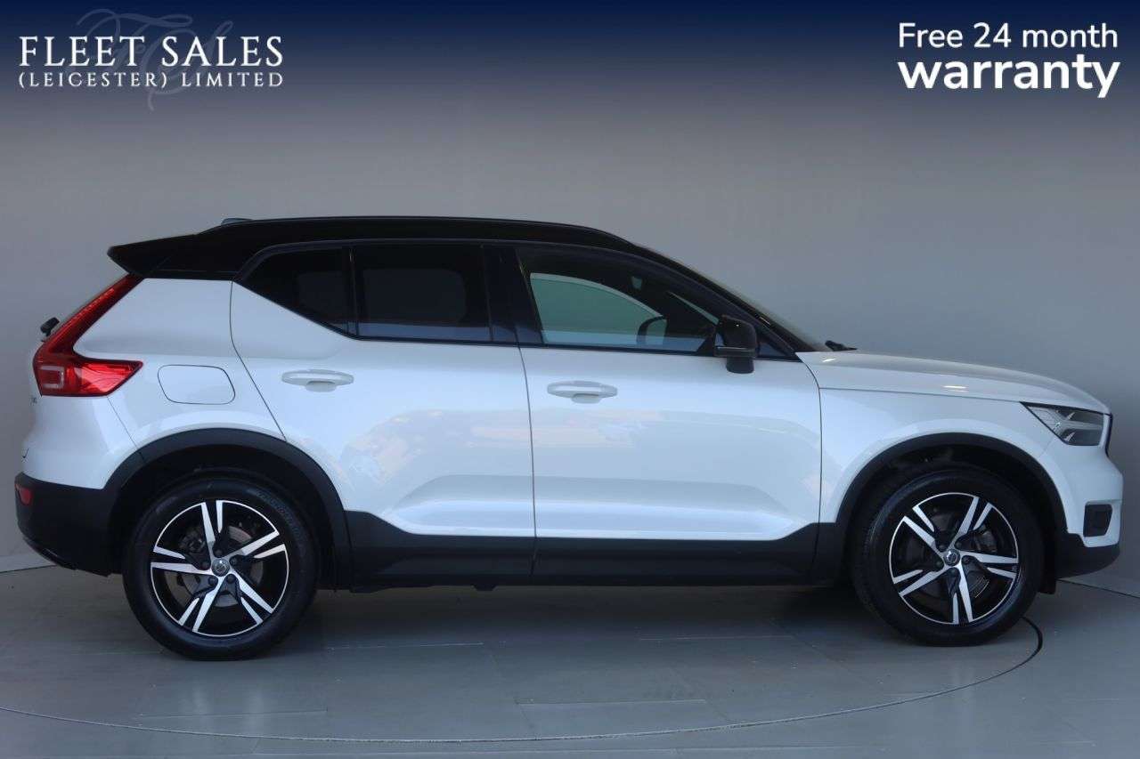 A 2021 VOLVO XC40 2.0 B4 MHEV R-Design SUV 5dr Petrol Hybrid Auto Euro 6 (s/s) (197 ps) REAR A 2021 VOLVO XC40 2.0 B4 MHEV R-Design SUV 5dr Petrol Hybrid Auto Euro 6 (s/s) (197 ps) REAR