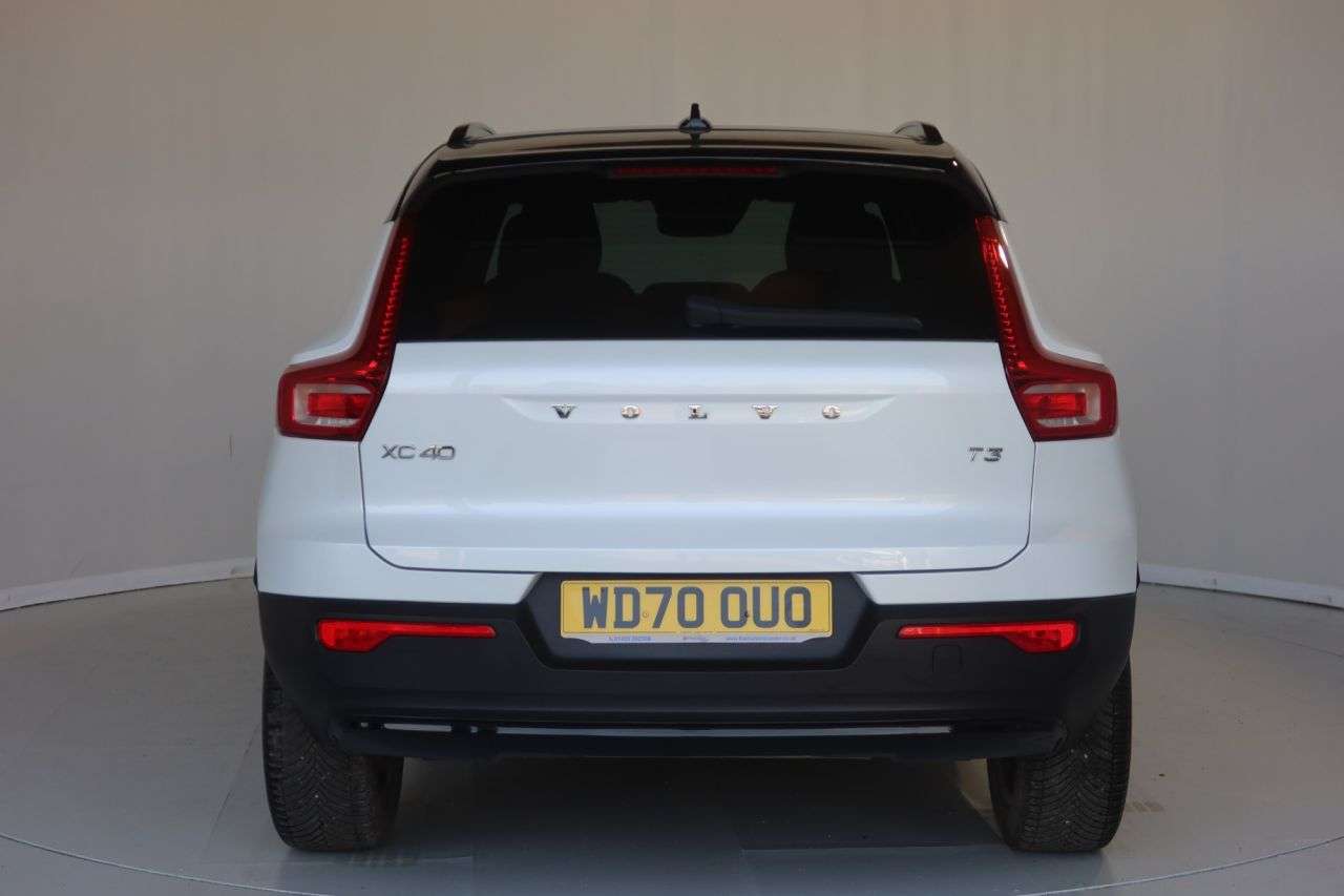 2021 VOLVO XC40 2021 VOLVO XC40
