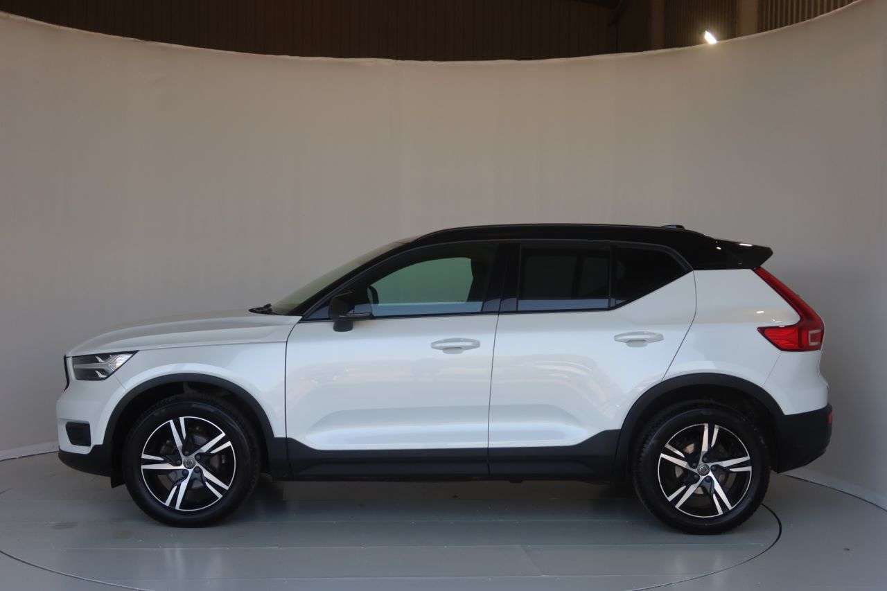 2021 VOLVO XC40 2021 VOLVO XC40
