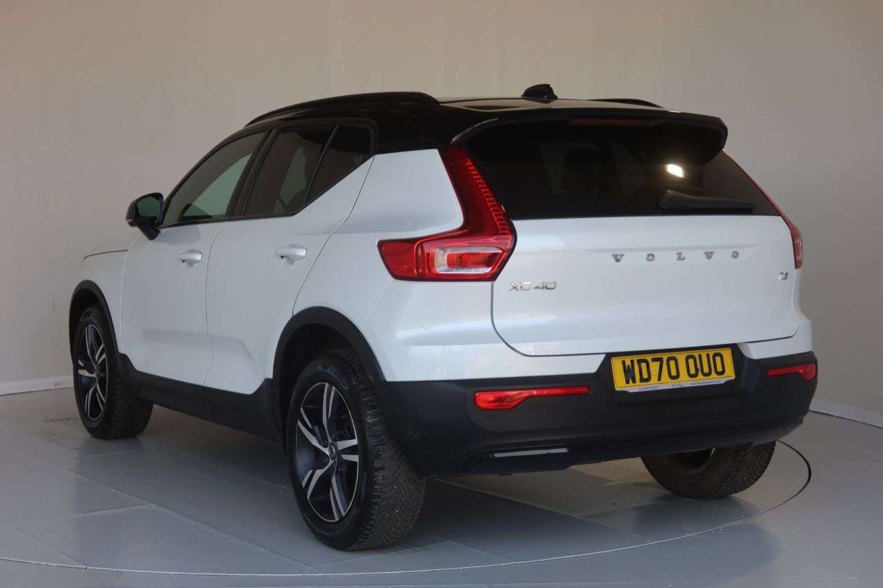 2021 VOLVO XC40 2021 VOLVO XC40