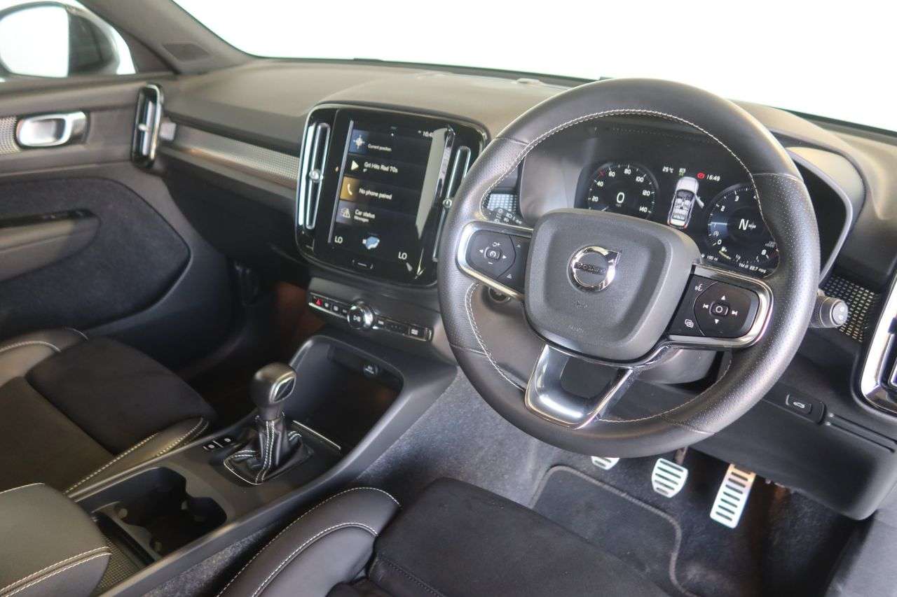 2021 VOLVO XC40 2021 VOLVO XC40