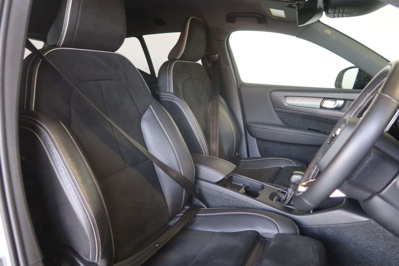 2021 VOLVO XC40 2021 VOLVO XC40