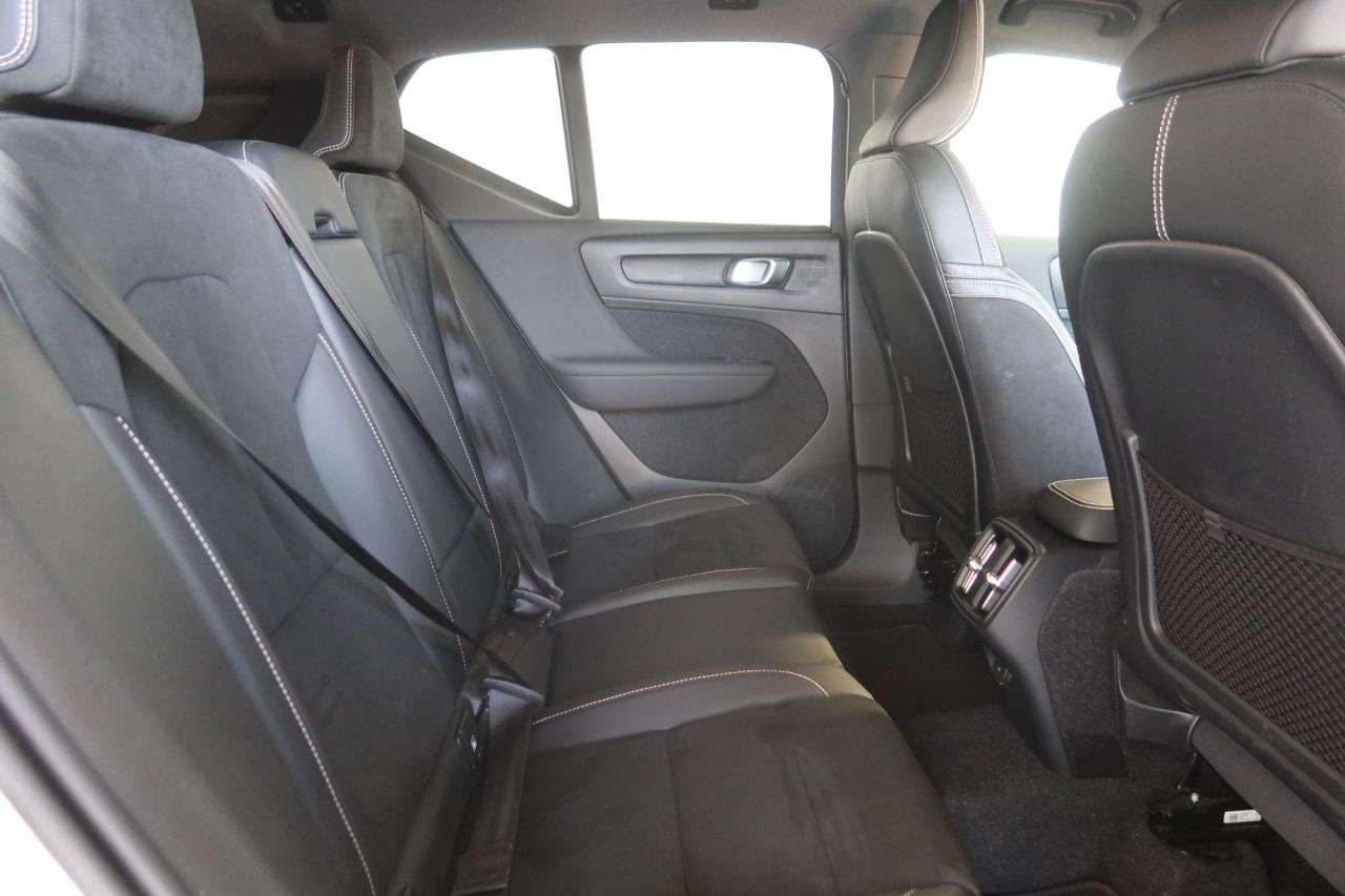 2021 VOLVO XC40 2021 VOLVO XC40