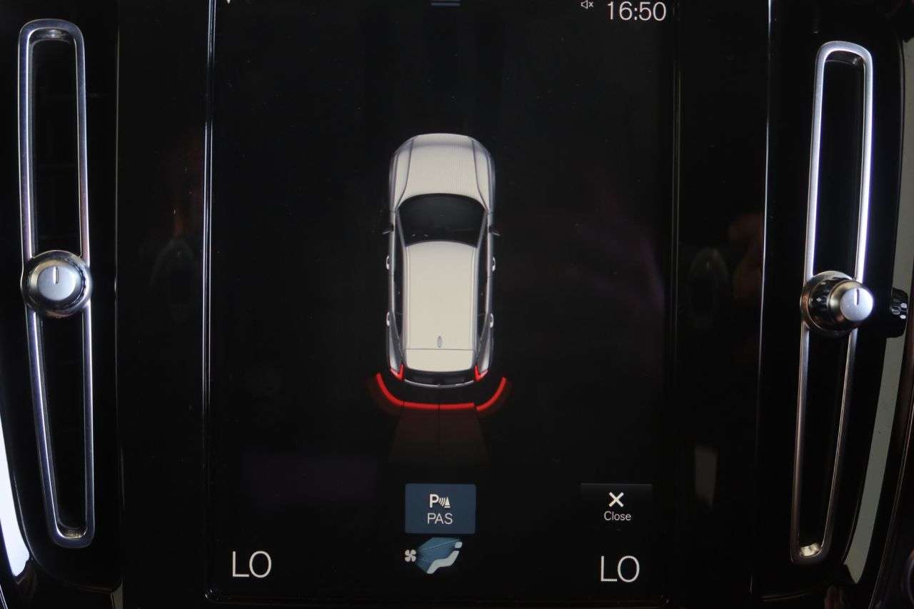 2021 VOLVO XC40 2021 VOLVO XC40