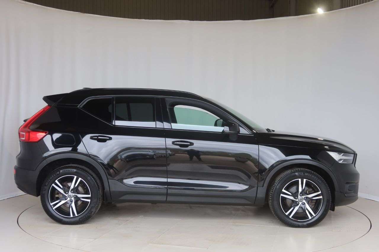 A 2020 VOLVO XC40 2.0 B4 MHEV R-Design SUV 5dr Petrol Hybrid Auto Euro 6 (s/s) (197 ps) ELECT A 2020 VOLVO XC40 2.0 B4 MHEV R-Design SUV 5dr Petrol Hybrid Auto Euro 6 (s/s) (197 ps) ELECT