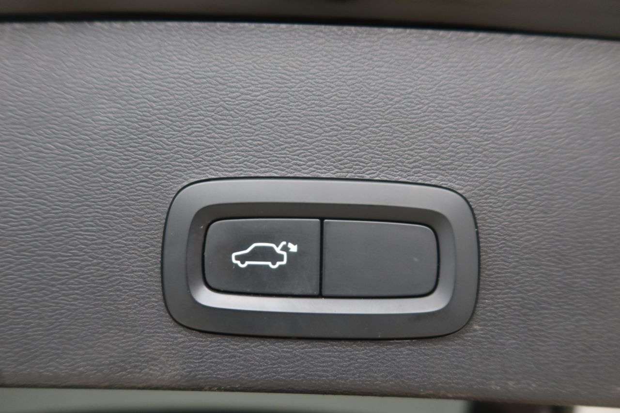 2020 VOLVO XC40 2020 VOLVO XC40