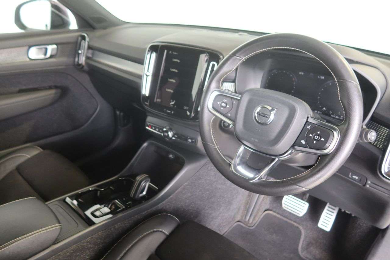 2020 VOLVO XC40 2020 VOLVO XC40