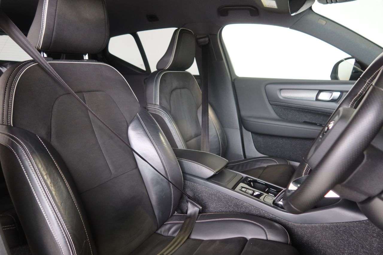 2020 VOLVO XC40 2020 VOLVO XC40