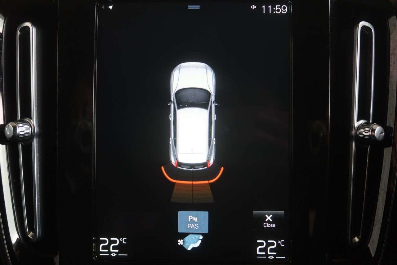 2020 VOLVO XC40 2020 VOLVO XC40