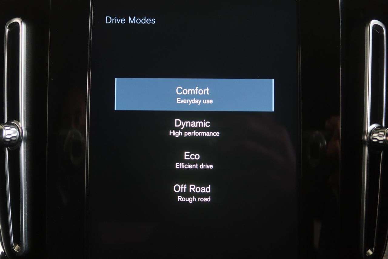 2020 VOLVO XC40 2020 VOLVO XC40