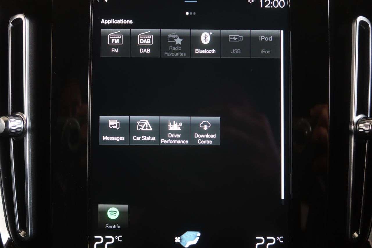 2020 VOLVO XC40 2020 VOLVO XC40