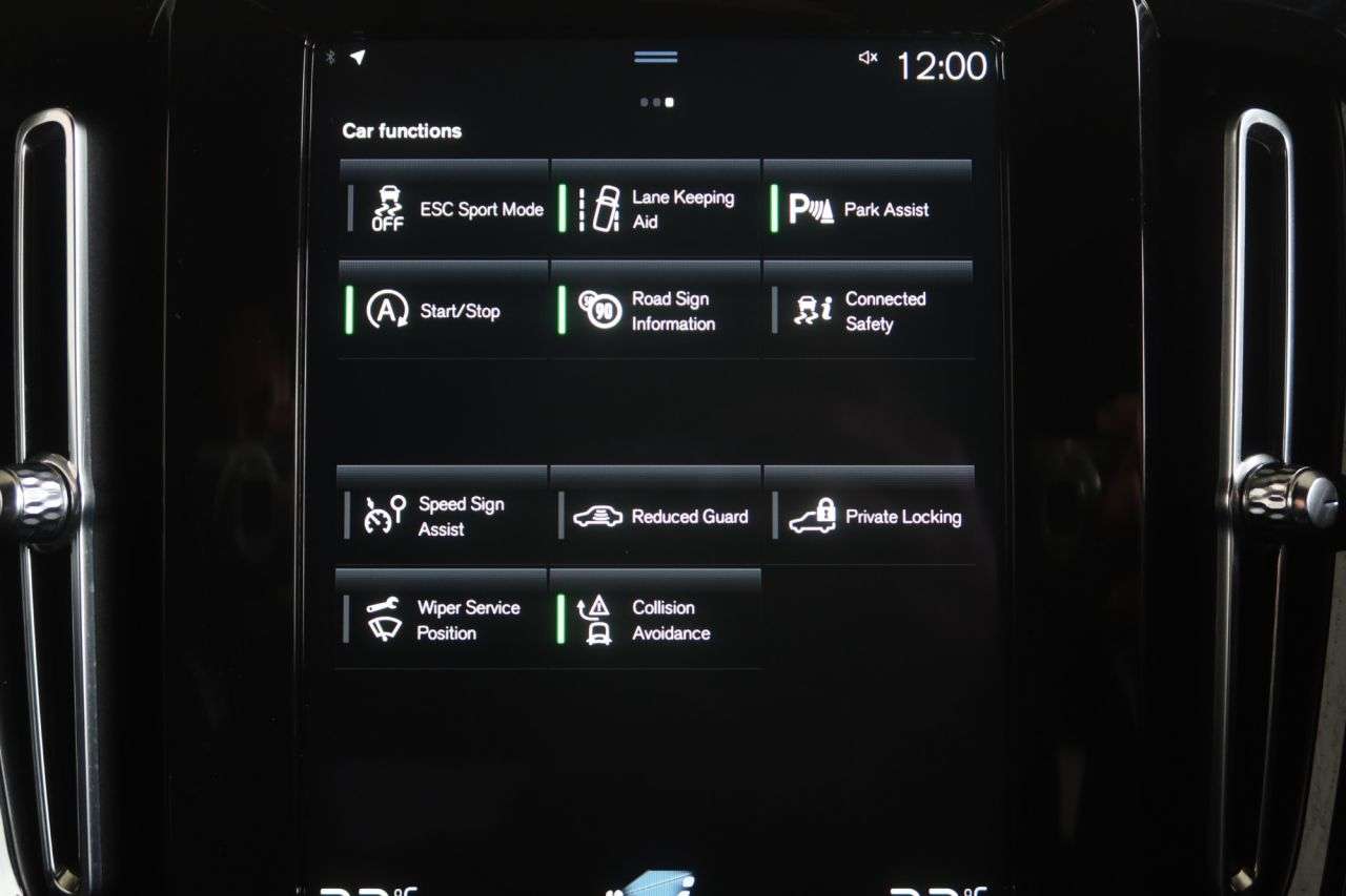 2020 VOLVO XC40 2020 VOLVO XC40