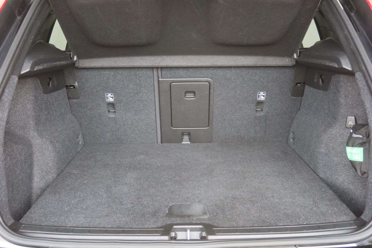 2021 VOLVO XC40 2021 VOLVO XC40