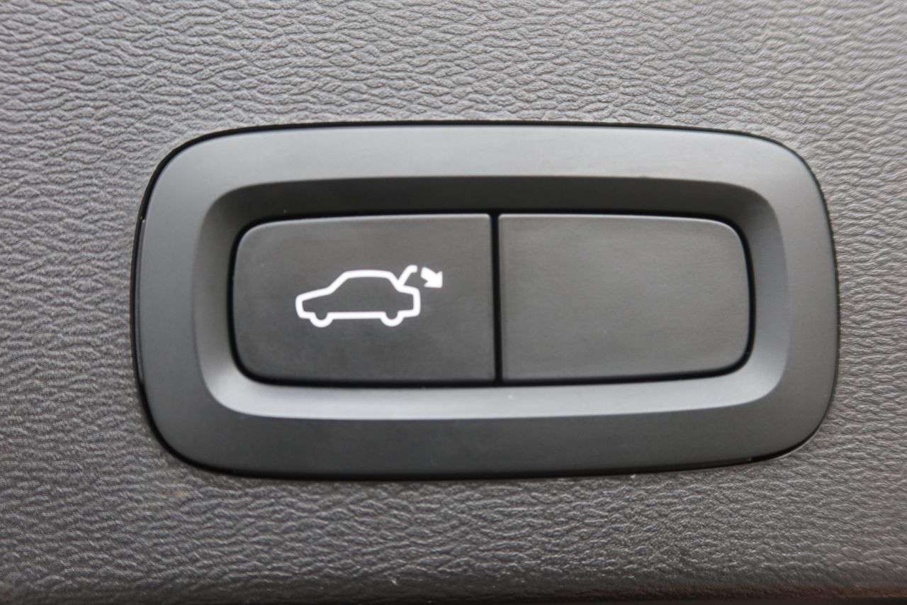 2021 VOLVO XC40 2021 VOLVO XC40