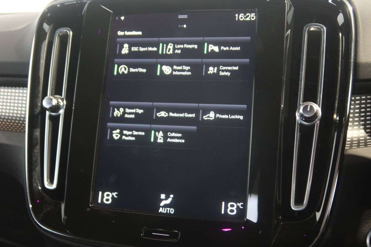 2021 VOLVO XC40 2021 VOLVO XC40