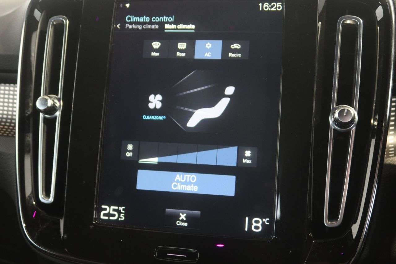 2021 VOLVO XC40 2021 VOLVO XC40